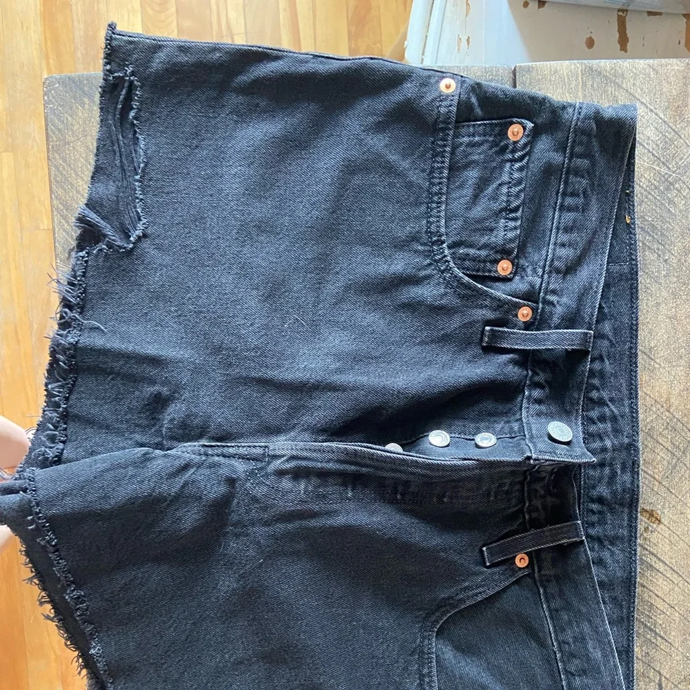 Womens Levi Shorts - Picture 2 of 5